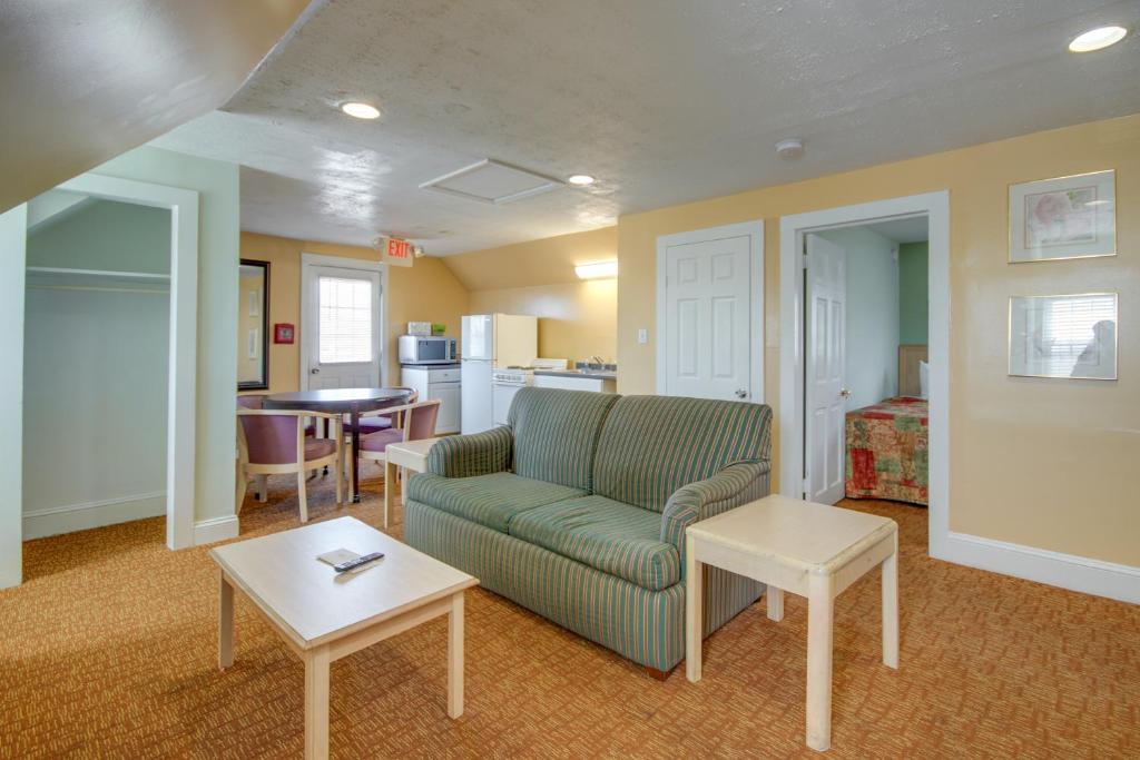 Suite living area with kitchenette